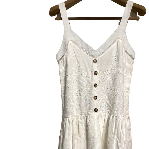 🔥SM•NWT•PAPER HEART•BEAUTIFUL WHITE EYELET LACE SUMMER DRESS🔥 - Picture 2 of 9